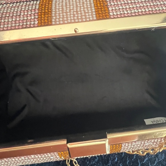 Fancy diverse purse or clutch. Wear it either way. EXCELLENT CONDITION - Picture 8 of 8